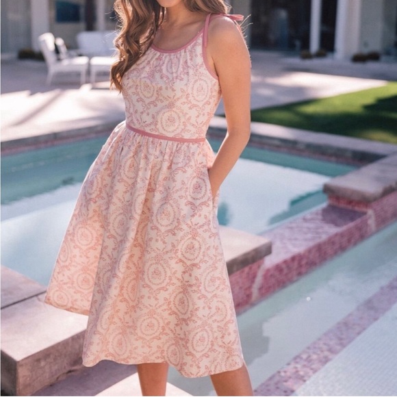 Gal Meets Glam Norah Dress 00 - Picture 2 of 10